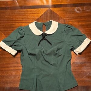 Collectif Retro Green and Cream Top